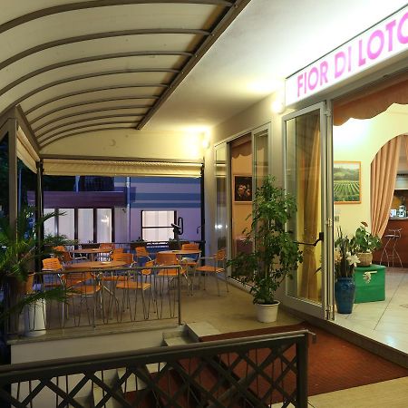 Fior Di Loto - Rimini Hotel Buitenkant foto
