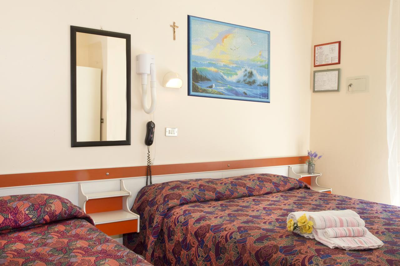 Fior Di Loto - Rimini Hotel Buitenkant foto